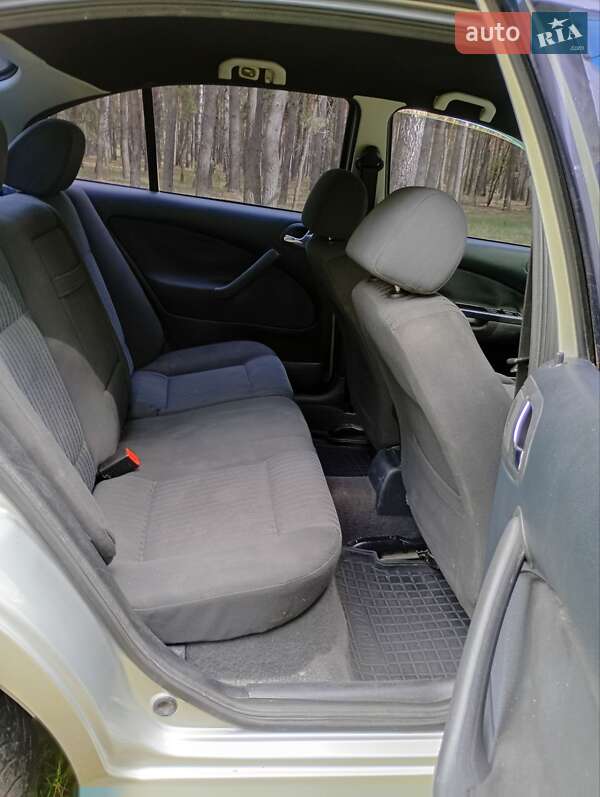 Лифтбек Skoda Octavia 2004 в Лебедине