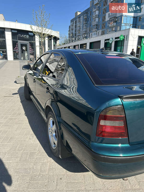 Лифтбек Skoda Octavia 1998 в Черкассах