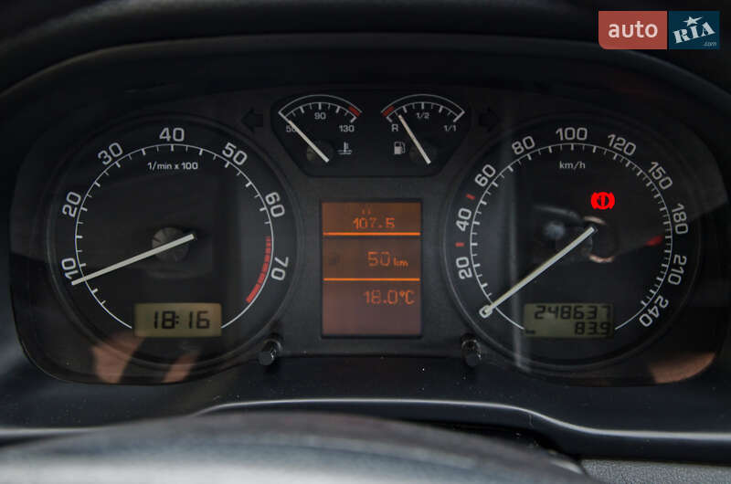 Лифтбек Skoda Octavia 2004 в Сарнах