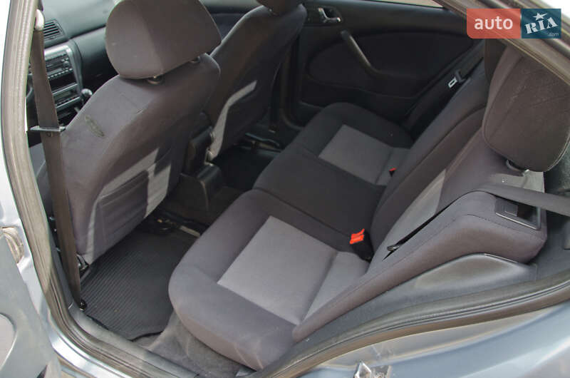 Лифтбек Skoda Octavia 2004 в Сарнах