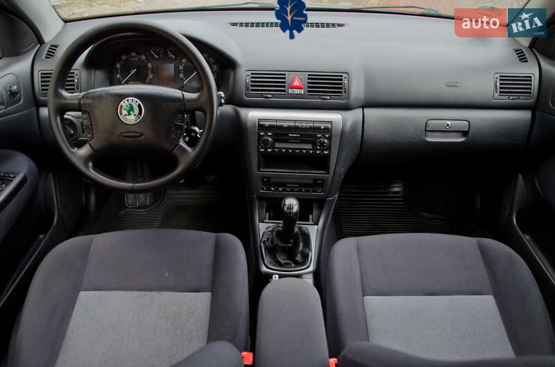 Лифтбек Skoda Octavia 2004 в Сарнах