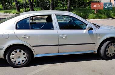 Лифтбек Skoda Octavia 2001 в 