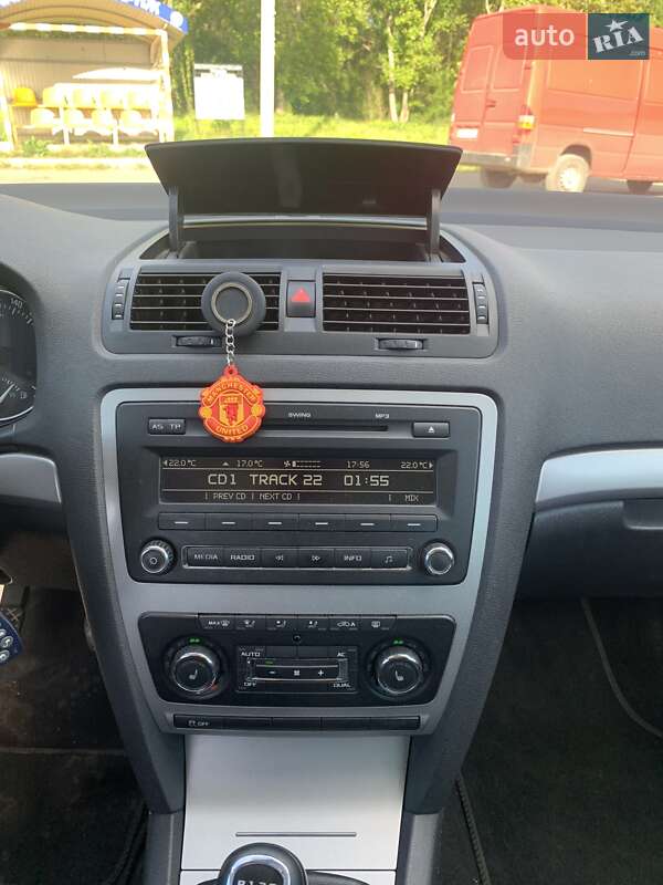 Універсал Skoda Octavia 2010 в Чернівцях