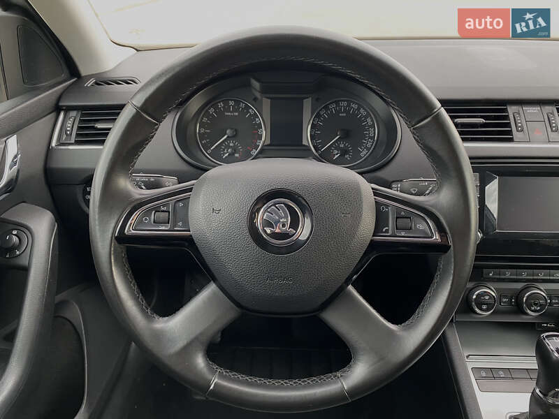 Універсал Skoda Octavia 2015 в Ужгороді