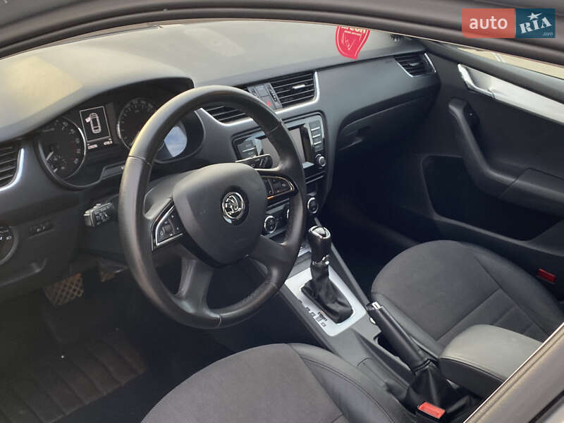 Універсал Skoda Octavia 2015 в Ужгороді