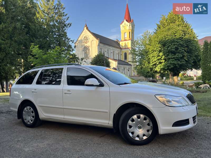 Универсал Skoda Octavia 2012 в Самборе