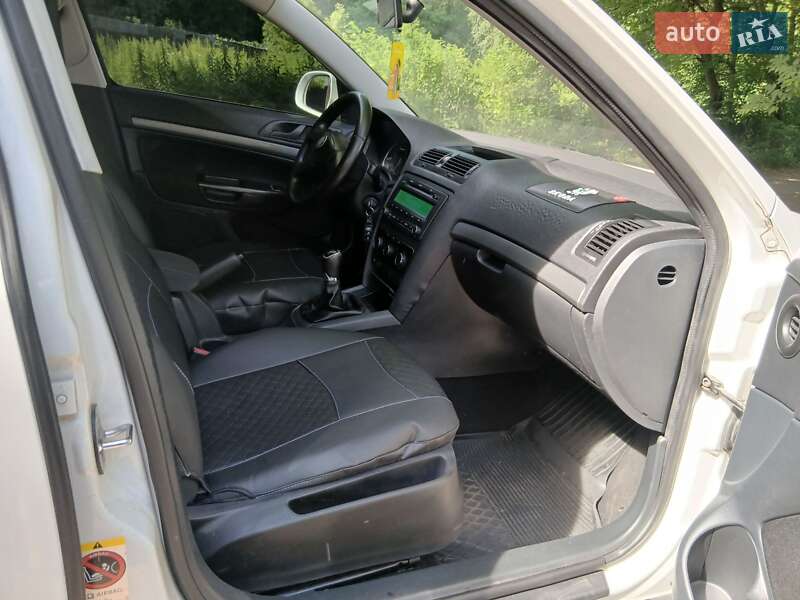 Универсал Skoda Octavia 2012 в Прилуках
