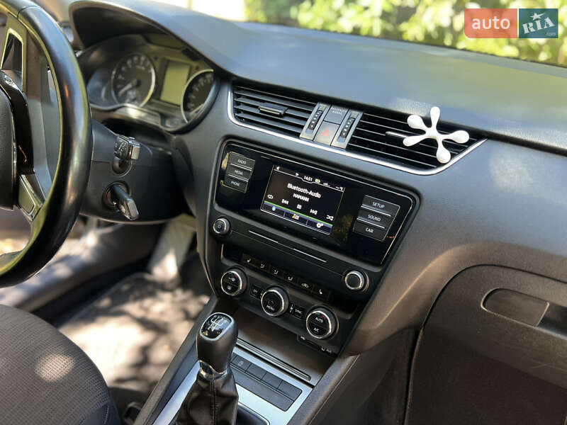 Універсал Skoda Octavia 2015 в Харкові