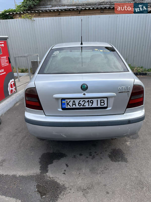Лифтбек Skoda Octavia 1999 в Киеве