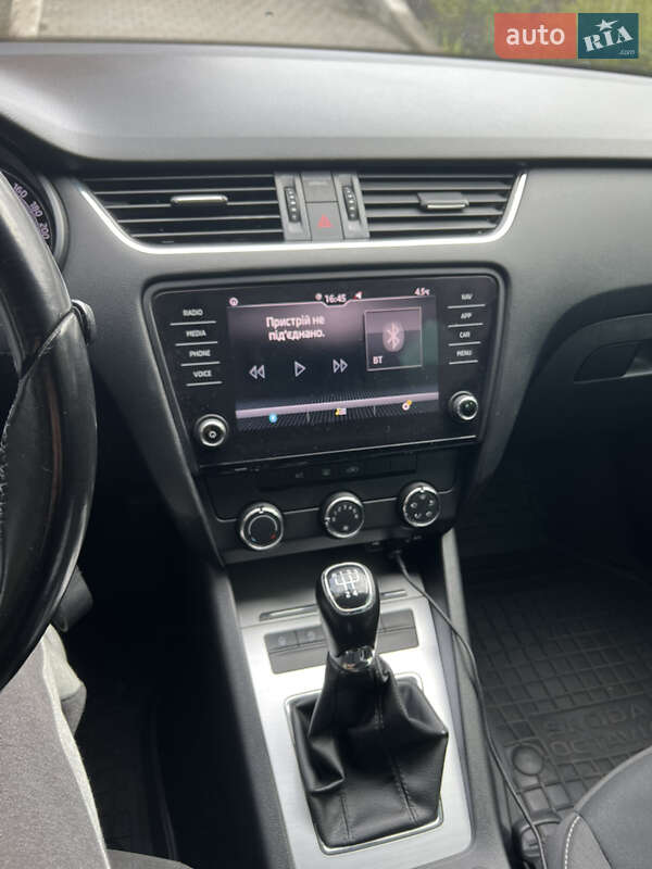 Универсал Skoda Octavia 2017 в Ирпене