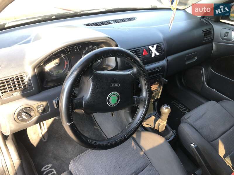 Лифтбек Skoda Octavia 2000 в Варве