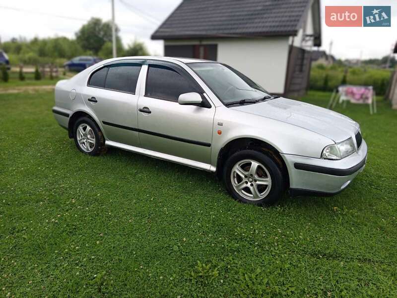 Ліфтбек Skoda Octavia 1999 в Новояворівську