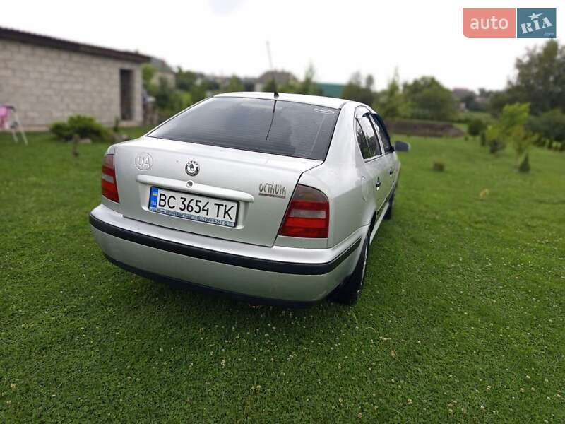 Ліфтбек Skoda Octavia 1999 в Новояворівську