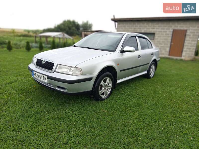 Лифтбек Skoda Octavia 1999 в 