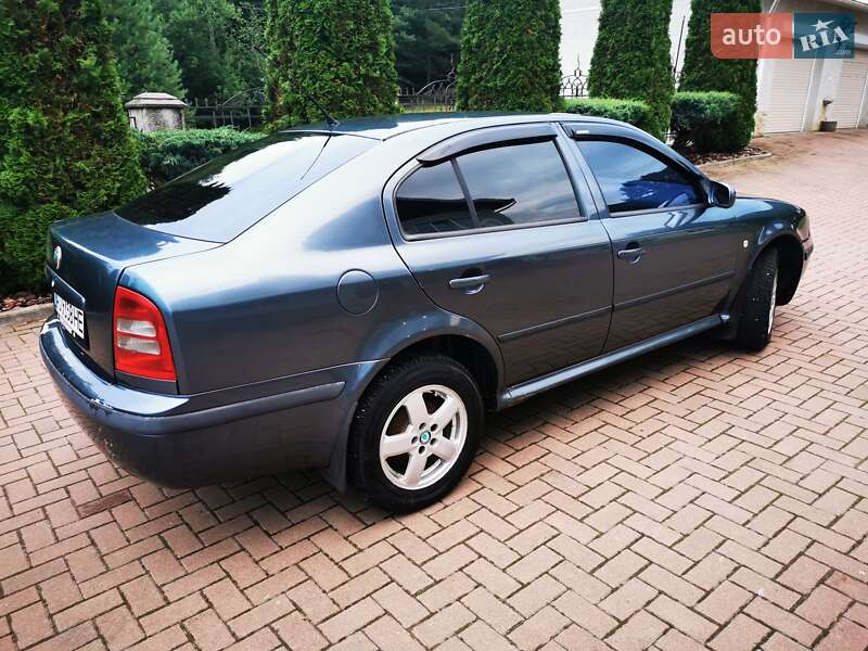 Лифтбек Skoda Octavia 2004 в Косове