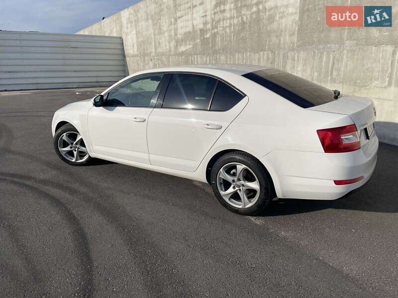 Лифтбек Skoda Octavia 2015 в Львове