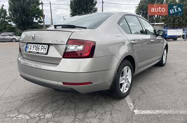 Ліфтбек Skoda Octavia 2019 в 