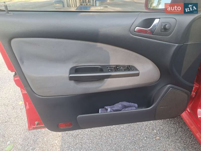 Лифтбек Skoda Octavia 2006 в Ромнах