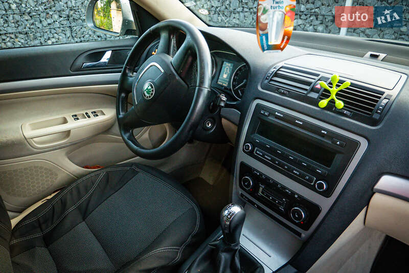Універсал Skoda Octavia 2010 в Житомирі