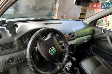 Лифтбек Skoda Octavia 2001 в 