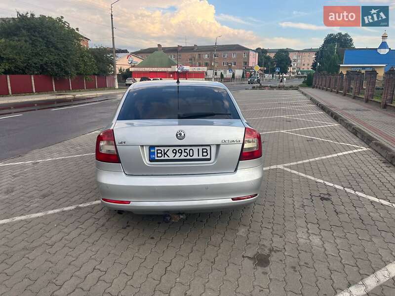 Лифтбек Skoda Octavia 2008 в Сарнах
