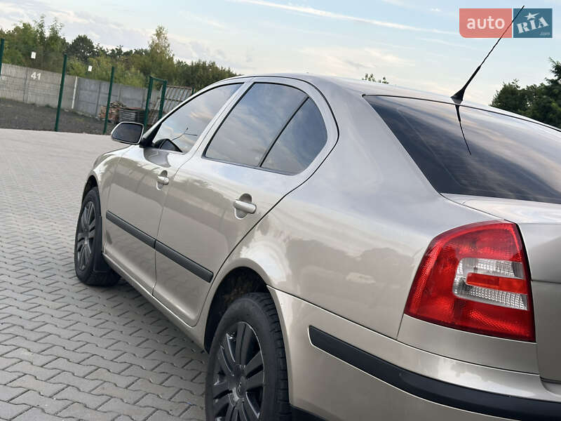 Лифтбек Skoda Octavia 2004 в Нововолынске