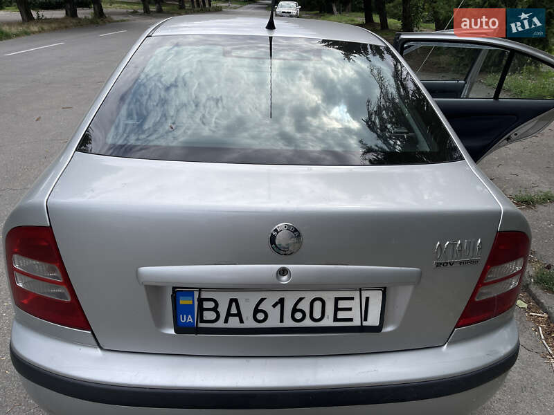 Седан Skoda Octavia 2001 в Светловодске