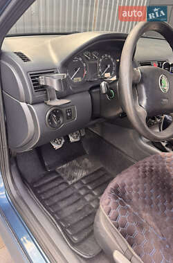Лифтбек Skoda Octavia 2002 в 