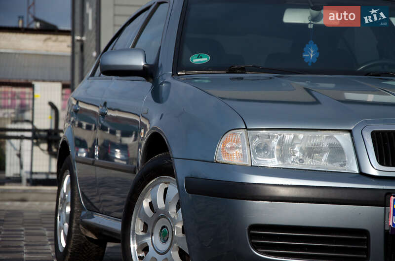 Лифтбек Skoda Octavia 2004 в Сарнах