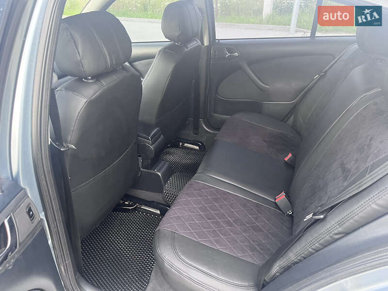 Ліфтбек Skoda Octavia 2003 в Львові