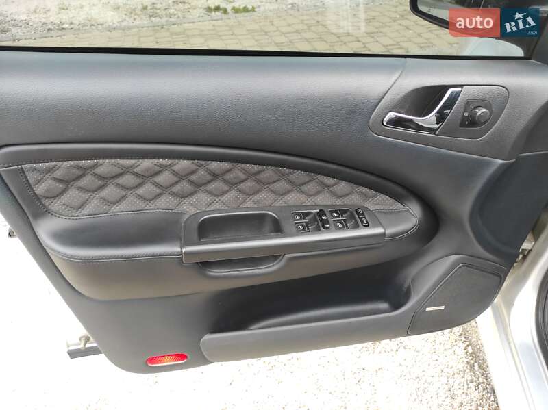 Лифтбек Skoda Octavia 2002 в Днепре