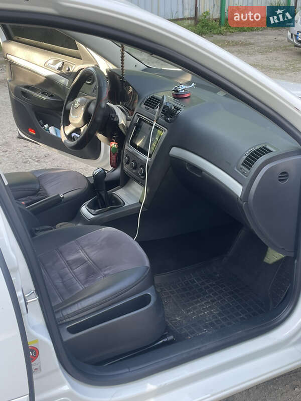 Лифтбек Skoda Octavia 2011 в Киеве