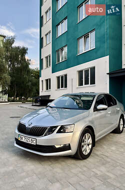 Лифтбек Skoda Octavia 2017 в Вараше