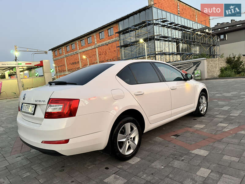 Ліфтбек Skoda Octavia 2015 в Хусті