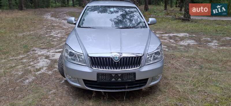 Универсал Skoda Octavia 2012 в Остроге