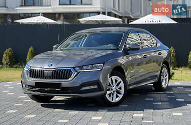 Лифтбек Skoda Octavia 2023 в Ужгороде