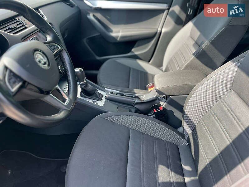 Універсал Skoda Octavia 2017 в Чернівцях