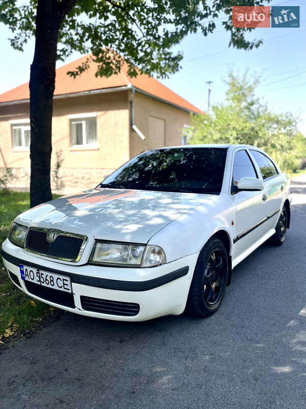 Лифтбек Skoda Octavia 2002 в 