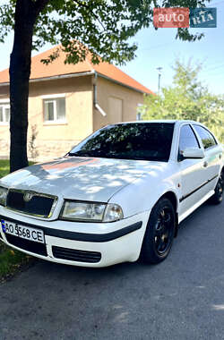 Лифтбек Skoda Octavia 2002 в 