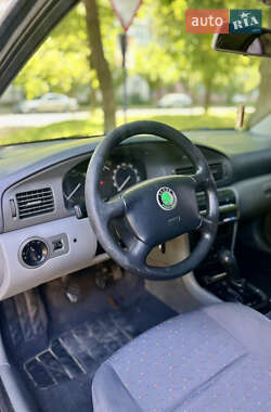 Лифтбек Skoda Octavia 2002 в 