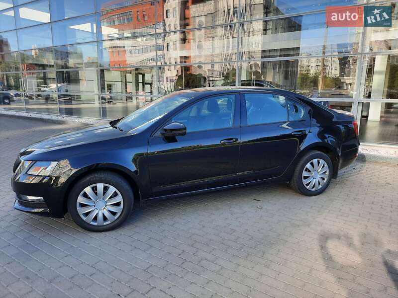 Лифтбек Skoda Octavia 2017 в Хмельницком