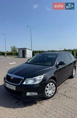 Универсал Skoda Octavia 2010 в Городке
