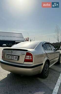 Лифтбек Skoda Octavia 2005 в 