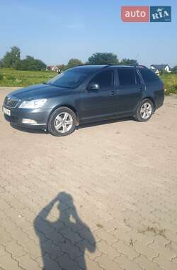 Универсал Skoda Octavia 2010 в Городке