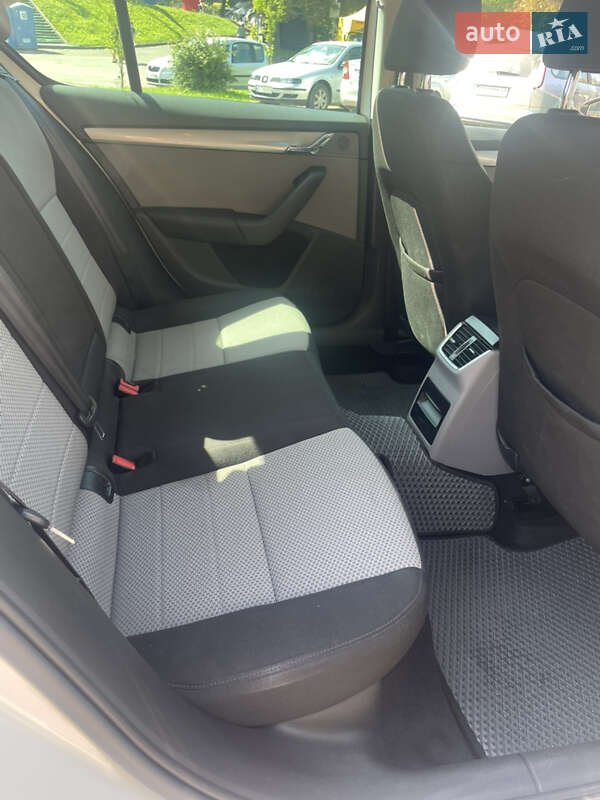 Лифтбек Skoda Octavia 2015 в Львове