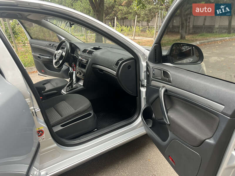 Лифтбек Skoda Octavia 2011 в Днепре