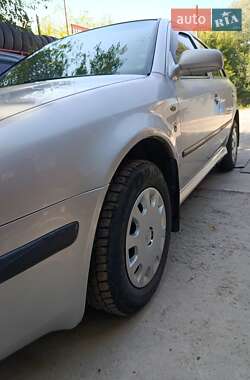 Лифтбек Skoda Octavia 2004 в 