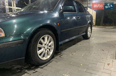 Лифтбек Skoda Octavia 1998 в 