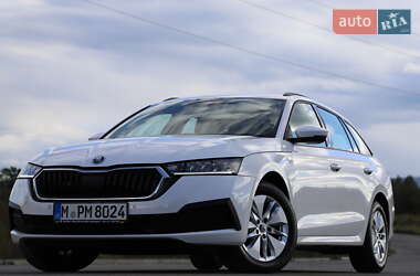 Универсал Skoda Octavia 2021 в Дрогобыче
