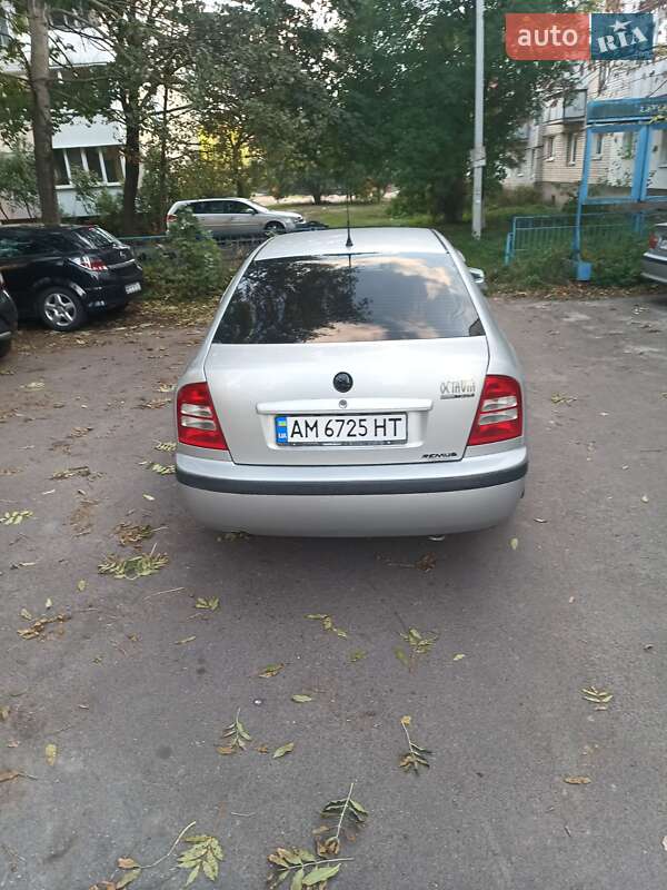 Лифтбек Skoda Octavia 2004 в Житомире